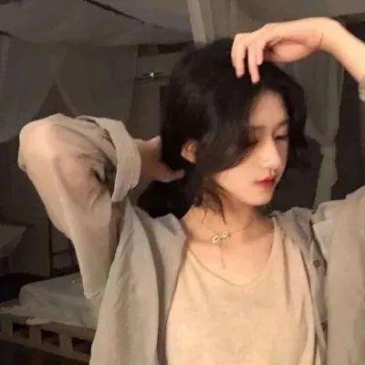 她爱他